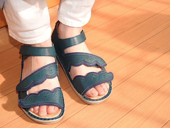 【HPS】サンダル No.10985（ダークブルー）【24.5cm限定】機能性にこだわった、面ファスナーで微調整可能な可愛いサンダル HPS hps 外反母趾 健康靴 おしゃれ 歩きやすい 疲れにくい お出かけ 足に優しい 靴 おしゃれ ウォーキング 足ツボ 敬老の日