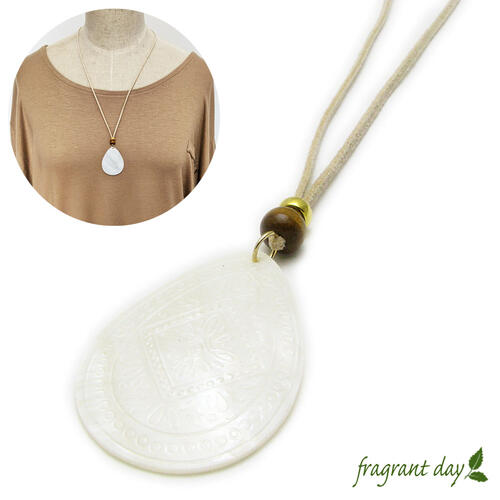 ネックレス レディース シェル 貝 天然 レザーネックレスしずく形 本物 ナチュラル【fragrant day】ペンダント CHN10037