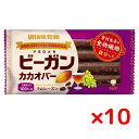 【名称】 カカオ加工食品 【商品詳細】 植物性でできた栄養補助食品。 乳・卵・小麦・精製糖不使用。おいしいだけじゃない、カラダにやさしい植物性100%のナチュラルフード。 ●乳・卵・小麦・精製糖不使用 卵・小麦・精製糖を使用せず、素材そのものの濃厚な甘さを引き出したカラダに優しいおやつです。 ビーガンの方はもちろん、「甘いものが食べたい！！でもお砂糖は控えたい…」、「おやつを食べたいけど添加物が多いのは…」と思う方も、罪悪感なくお召し上がりいただけます。 ●栄養価が高い南国のスーパーフード“デーツ” 「デーツ」とはナツメヤシの果実のことです。 北アフリカや中東では重要な食品として生活に欠かせないもので、紀元前数千年頃から愛されてきました。砂漠の過酷な環境の中でもたくましい生命力をもつデーツは、人々から「生命の木」とも呼ばれています。 食物繊維やミネラル（カリウム、カルシウム、マグネシウム、鉄等）が豊富で、現在では美容と健康に良いスーパーフードとして世界的に親しまれています。 【原材料名】 デーツ（イラン産）、赤糖、カカオマス、ココナッツ、レーズン、ココアパウダー、ラム酒、米粉 【原材料に含まれるアレルギー物質(特定原材料及びそれに準ずるもの)】 該当なし 【内容量】 1本（標準26.5g） 【栄養成分表示】 ［1本（26.5g）あたり］エネルギー100kcal、タンパク質0.9g、脂質2.9g、炭水化物18.9g（糖質16.5g、食物繊維2.4g）、食塩相当量0.01g、鉄0.9mg 【賞味期限】 パッケージに記載 【保存方法】 ●直射日光・高温多湿を避け、保存してください。 製造者：味覚糖株式会社 大阪市中央区神崎町4番12号 メーカー：UHA味覚糖 商品区分：健康食品 生産国：日本製 お客様相談センター TEL：0120-557-108 （受付時間：9:00 - 17:00 土・日・祝を除く） 広告文責：エアグランデ株式会社 TEL：0798-61-8580食生活が乱れがち ヘルシーだけど甘いものが食べたい方に質の高い間食