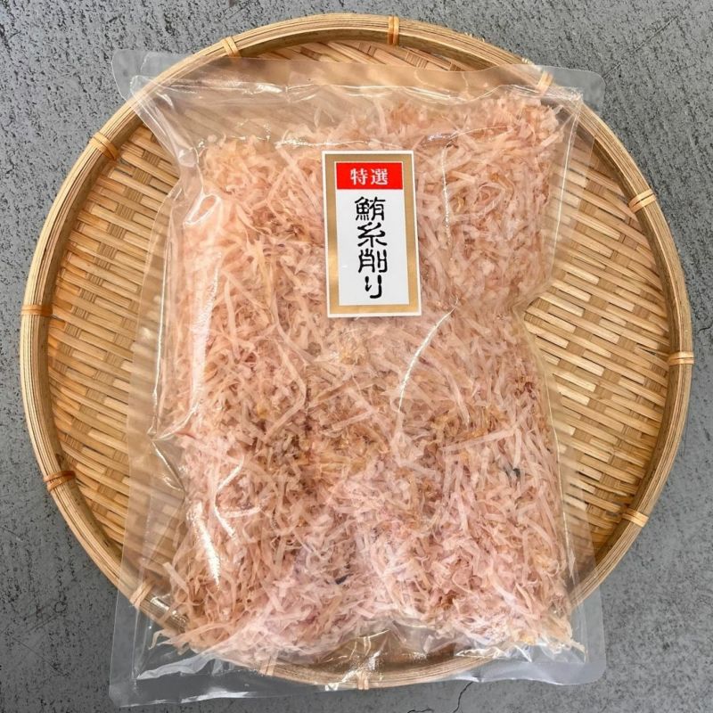 まぐろ節。生臭みのないふわっとっした口当たり。糸削り節。シビ血合い抜き。【1パック/100g】