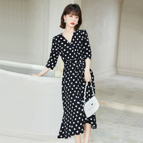 ワンピース フリル スリム 着痩せ ドット柄 大きいサイズ 【大きいサイズ レディース 夏秋 結婚式 きれいめ タイト フォーマル 大人 上品 チュニック one-piece】