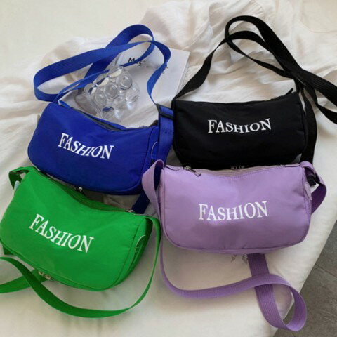 メッセンジャーバッグショルダーバッグ韓国【レディース メンズ 斜めがけ 大きめ ハンガー 小物 雑貨 バッグインバッグ プレゼント ノー ブランド】