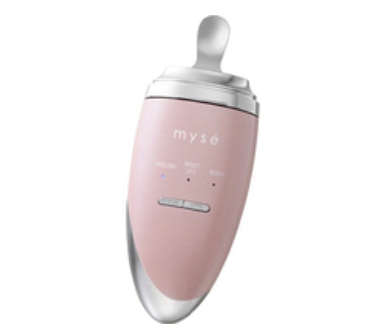 ヤーマン ディープスキンクリア myse ピンク MS-43P■　商品説明・新形状のスプーンヘッドが小鼻周りにフィットしてくれます。 ・デコボコの多い小鼻周りにもフィットして、すくい取るようにくるくるとなでるだけでケア。より効率よく毛穴汚れにアプローチ。 ・業務用レベルの超音波振動で、毛穴汚れもすっきり！ ・ダブルピーリングモード【ウォーターピーリング＋イオン導出】で毎秒約27,000回の超音波振動で毛穴の汚れを浮き上がらせ、ウォーターピーリング。さらに、同時にイオンクレンジングを行うことでしっかりと汚れにアプローチします。 ・うるおいケアのモイストリフトモード【超音波タッピング＋イオン導入】で超音波振動によるタッピングと同時にイオンモイスチャーを行うことで、美容成分をお肌の奥※まで浸透。お肌をタップすることで、お肌をケアします。 ・ボディケアもできます。ボディモードで【ウォーターピーリング】気になるひじやかかとなどの固い角質も強力ピーリング。 ■　商品仕様・使用部位・ ・フェイス、小鼻、ボディ ・防水（IPX5） ・モード：3種類 ・ダブルピーリング（超音波＋イオン導出） ・ダブルモイスト（リフトタッピング＋イオン導入） ・ボディ（超音波） ・セット内容・ ・本体 ・ワイドヘッド（本体組付け）、スプーンヘッド、ワイドヘッド/スプーンヘッド共通キャップ ・充電台（USBケーブル付き）、ポーチ、サイズ：幅 55mm、高さ 143mm、奥行26mm
