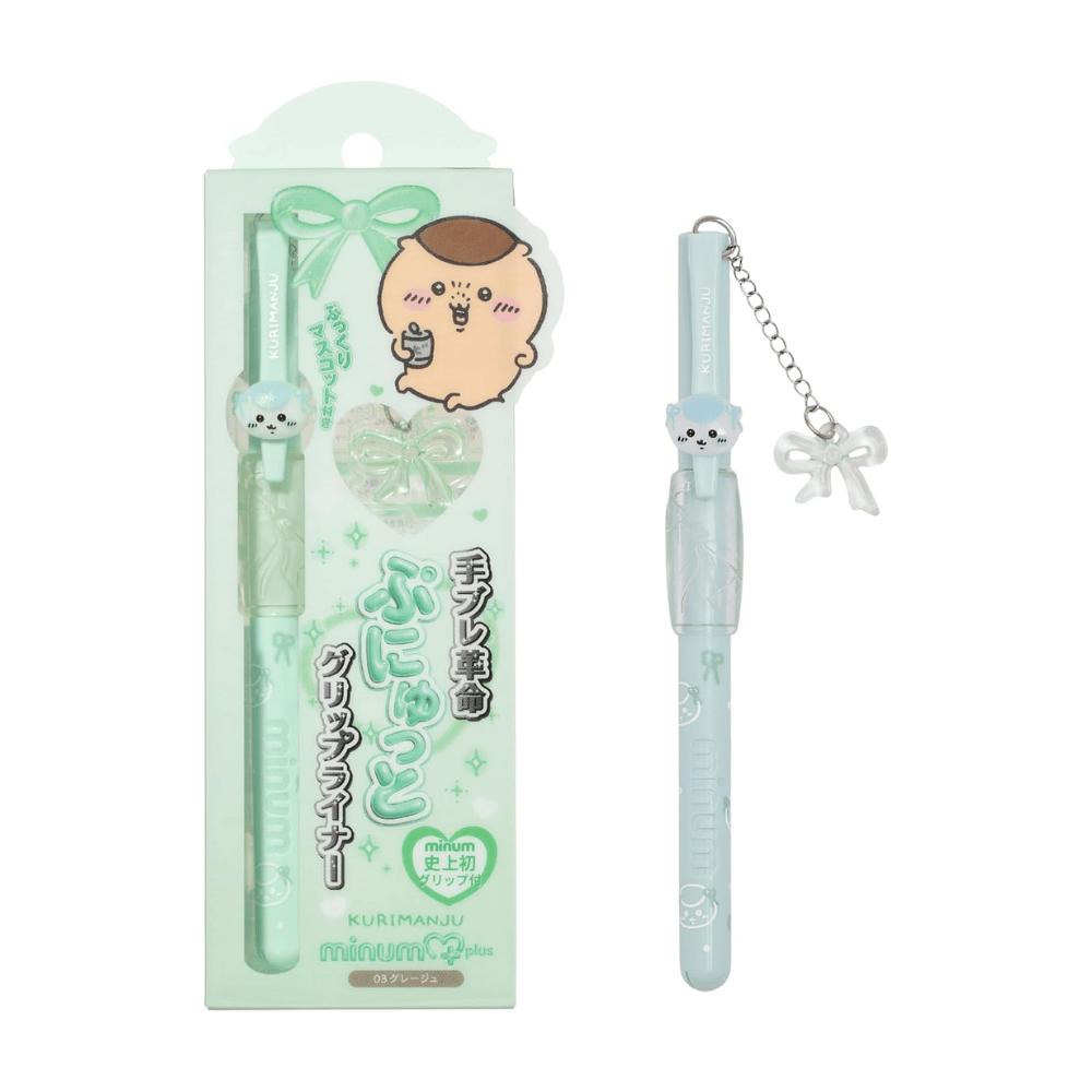 商品説明■　商品紹介ミニュムチャーム付き ぷにゅグリップアイライナー 大人気アイライナーが、さらに描きやすく進化。平成文具を思い出すチャーム付きで登場。 ・ぷにゅっとグリップで安定感UP ボールペン型容器にグリップを備えたことで、持ちやすく手ブレしにくい仕様にリニューアル。初心者でも安定した極細ラインが描けます。 ・カスタマイズできるチャームホール付き チャームを取り付けて、自分らしくアレンジできる遊び心あるデザインに。 ・高発色＆落ちにくさはそのまま ウォータープルーフ処方、0.1mm極細毛、ムラのない発色。泣いても笑ってもとにかく落ちにくい＊仕上がりをキープします。■　カラー03グレージュ やさしく目元を引き立てる、抜け感グレージュブラウン■　使用方法キャップを閉めたまま2〜3回軽く振ってからご使用ください。■　使用方法・お肌に異常が生じていないかよく注意してご使用ください。 ・お肌に合わないときは、ご使用をおやめください。 ・ご使用中または、ご使用後に日光にあたって、お肌に赤み・はれ・かゆみ・刺激・色抜け（白斑等）や黒ずみ等の異常があらわれた場合はご使用を中止してください。そのままご使用を続けますと、症状を悪化させることがありますので、皮フ科専門医等にご相談されることをおすすめします。 ・傷やはれもの、湿疹等、異常がある部分にはご使用にならないでください。 ・目に入ったときは、擦らずにすぐに水で洗い流してください。異常が残るときは、眼科医にご相談されることをお すすめします。 ・ご使用後は筆先についた汚れきれいに拭き取り、必ずキャップをきちんと閉めて横向きに保管してください。 ・乳幼児の手の届かないところに保管してください。 ・極端に高温又は低温の場所、直射日光のあたる場所には保管しないでください 。 ■　全成分水、（スチレン／アクリレーツ）コポリマー、BG、プロパンジオール、フェノキシエタノール、1，2−ヘキサンジオール、ラウリルPEG−8ジメチコン、シリカ、ラウレス−9、ポリアクリル酸Na、カプリリルグリコール、エチルヘキシルグリセリン、デヒドロ酢酸Na、カプリルヒドロキサム酸、グリセリン、ヒドロキシエチルセルロース、キサンタンガム、酸化チタン、酸化鉄、カーボンブラック