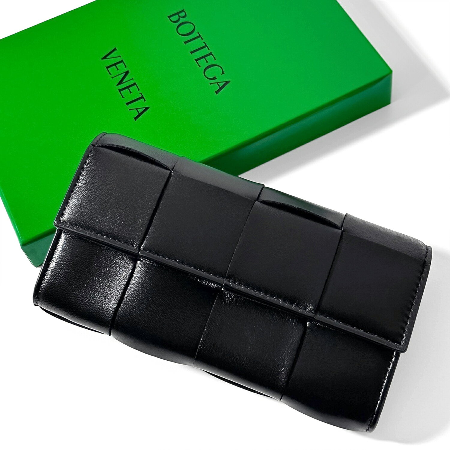 BOTTEGA VENETA 長財布 小銭入れ付き イントレチャート レザー 黒 ブラック ボッテガヴェネタ 667433 CASSETTE カセット ボッテガ 財布 男 女 男女兼用 ユニセックス ロゴ LOGO メンズ レディース シンプル 人気 おすすめ プレゼント 【返品送料無料】【ラッピング無料】のサムネイル