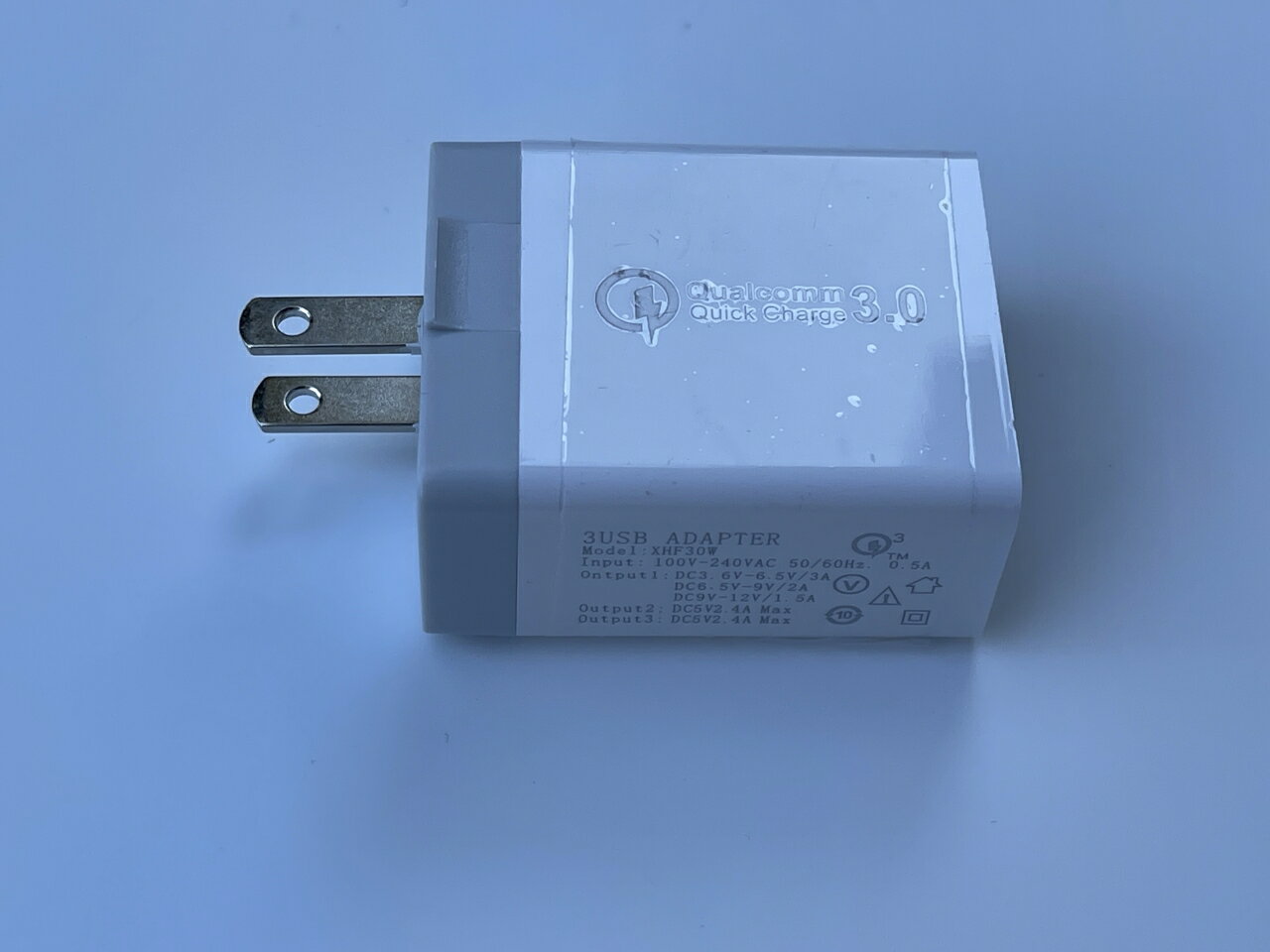 急速 充電器 充電アダプター 最大出力 30W 3ポート搭載 1.5A 2A 2.4A 3A Qualcomm Quikc Charge 3.0 XHF30W