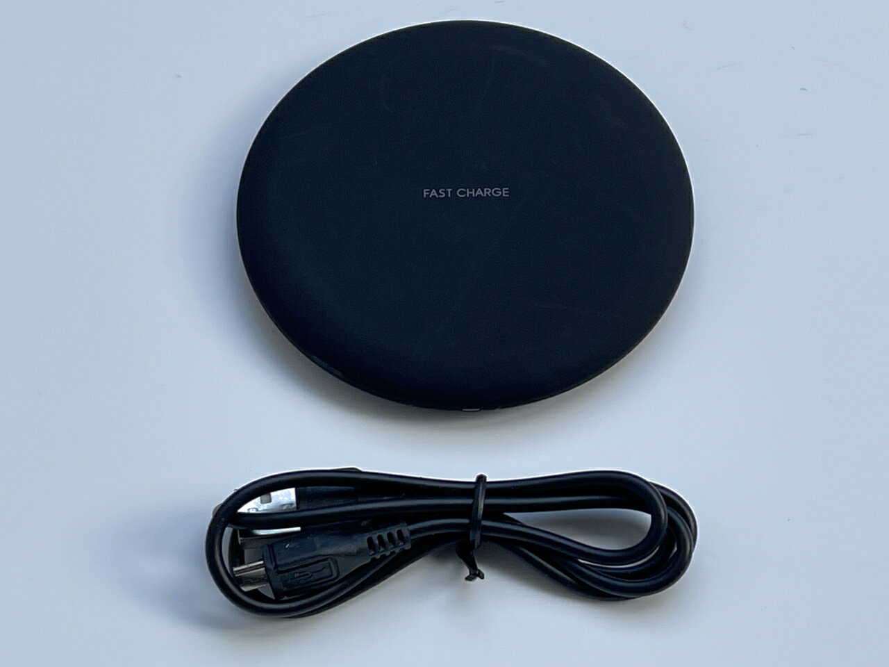 ワイヤレス 充電器 Qi 置くだけ充電 出力 10W 9V-1.0A 5V-1.0A 急速充電器 無線充電 スマホ スマートフォン TOVYS-KC-N5 表面黒色 滑り止め