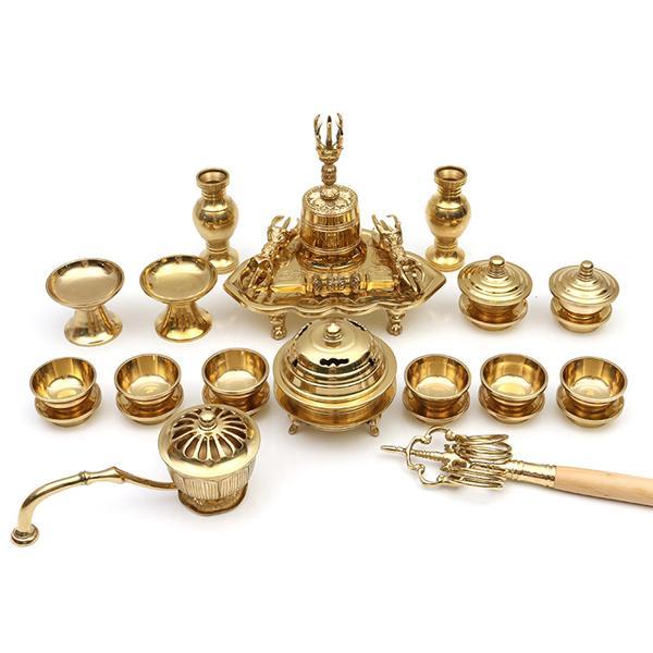 商品情報 唐密真言宗 一面器 東密法器 純銅法器 20点セット 商品詳細 ★材質:真鍮 ★サイズ ： ★錫杖 : 28cm*6 1点 ★金剛盤：22.5cmx16cmx4cm 1点 ★金剛鈴 高さ：15.5cm幅:7.3cm 1点 ★独鈷杵...