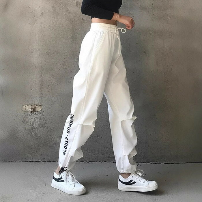 カーゴパンツ レディース パンツ トレーニングパンツ ヨガパンツ スポーツウェア ジョガーパンツ テーパードパンツ アンクル丈 春 夏 新作 ウエストゴム ゴム入り リラックス ゆったり 吸汗速乾 通気性 ジム ランニング ヨガ 英字