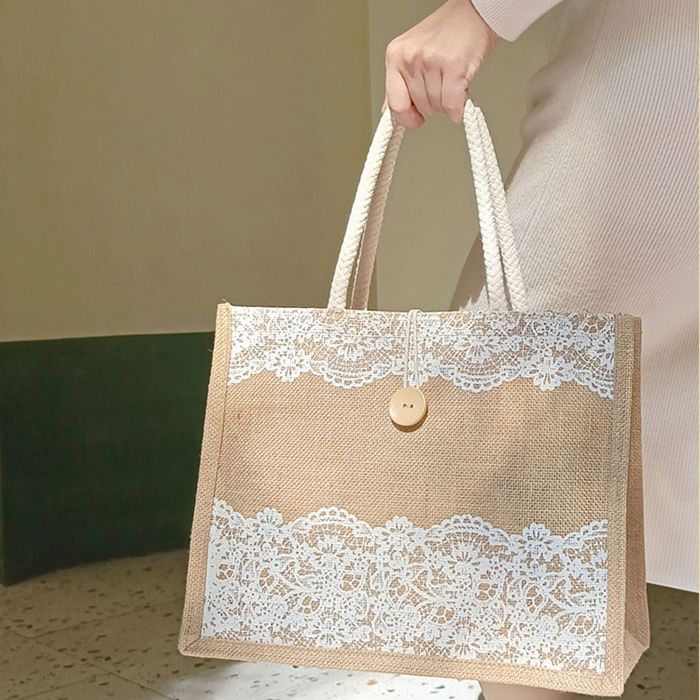 ジュートバッグ 撥水 カジュアル A4 ファスナー 麻バッグ 可愛い 軽い ボタン 麻 かごバッグ トートハンド エコバッグ 軽量 肩掛け 手持ちバッグ ハンドバッグ ファッション ファッソン小物 ビーチ バッグ 春 夏 ナチュラル シンプル 外出 海のサムネイル