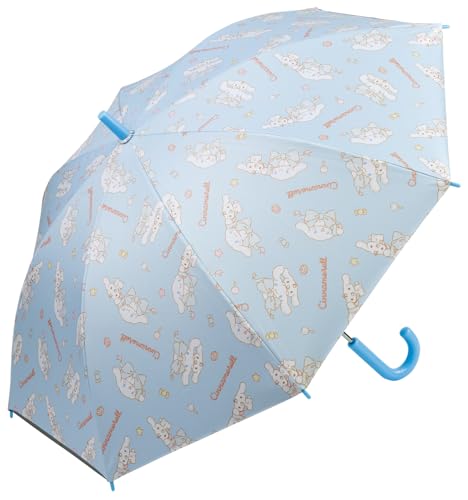 シナモロール/50cm/UBSR2-71493・Color:シナモロール・パッケージ個数:1・サイズ：親骨50cm・材質：傘生地ポリエステル・原産国：中国晴雨兼用のかわいい子ども用長傘。 軽くて丈夫なグラスファイバーとアルミの傘骨。 押し上げて開く手動開閉式で、指を挟みにくい安全設計。 遮熱率35％以上・遮光率100％・UVカット率100％・紫外線から肌を守るUPF50+で日差しの強い日も安心。 2面の発射テープで暗い雨の日も安全です。 ベルト部分には名前タグが付いています。 ※強風時は使用しないでください。 ※自転車・ベビーカーに取り付ける構造にはなっておりません。
