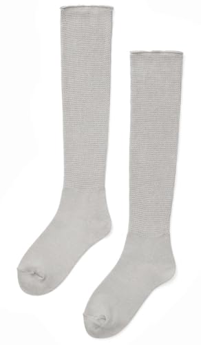 ロング丈グレー/22.0-24.0 cm/AL-C501G GY・Color:グレーSize:22.0-24.0 cmStyle:ロング丈・パッケージ個数:1・[&ONDO アンドオンド] 様々に変化する温度を、セルフケアをすることで快適に過ごす。そのためのプロダクトを揃えました。365日をよりよくするための、サーモスからの提案です。・[&ONDOのこだわり] アンドオンドの製品は、主に熱を蓄える機能で保温します。毛足の長い極起毛やチタンコートを施したビーズ素材を仕様するなど、様々なアプローチでオンドから毎日をサポートできるように作られています。・[素材]レーヨン / ポリエステル / ポリウレタン・製品サイズ:22-24cm、本体重量(約):80g・生産国:中国●水または40℃以下のぬるま湯で洗い、口ゴム部を上にして陰干ししてください。 ●洗濯機で洗う際は洗濯ネットに入れてください。 ●淡色のものには無蛍光洗剤を使用してください。 ●漂白剤は使用しないでください。 ●乾燥機は使用しないでください。 ●汗や摩擦におり、色落ち・色移りする場合があります。 ●色落ち・色移りする場合がありますので、他のものと一緒に洗わないでください。 ●着用中の摩擦や洗濯により、毛羽立ちや毛玉が発生することがあります。気になる場合は、引っ張らずに毛玉取り器やハサミなどで取り除いてください。