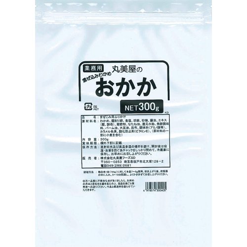 FlavorName:おかかPatternName:300g・パッケージ個数:1・内容量:300g・商品サイズ(高さ×奥行×幅):34mm×280mm×200mm・原材料:わかめ、鰹削り節、食塩、胡麻、砂糖、醤油、エキス(鰹、酵母)、鰹節粉、なたね油、還元水飴、発酵調味料、パーム油、大豆油、昆布、調味料(アミノ酸等)、カラメル色素、酸化防止剤(ビタミンE)、(原材料の一部に小麦を含む)商品紹介 厳選したかつおの恵みを風味豊かなわかめと合わせ、旨味を最大限に引き出しました。独自の工夫で、具材に旨味をギュッと閉じ込めているので、ごはんが冷めてもおいしく召し上がれます。ほどよい塩味と旨味があるので、調味料や具材の一部として、ごはん以外にも簡単にアレンジ料理が作れます。 原材料・成分 味付わかめ(わかめ、食塩、還元水あめ、酵母エキス粉末、砂糖、デキストリン、粉末油脂)(国内製造)、鰹削り節、いりごま、食塩、砂糖、醤油、パーム油、鰹節粉、みりん、酵母エキス粉末/調味料(アミノ酸等)、カロチノイド色素、酸化防止剤(ビタミンE)、(一部に小麦・ごま・大豆を含む)