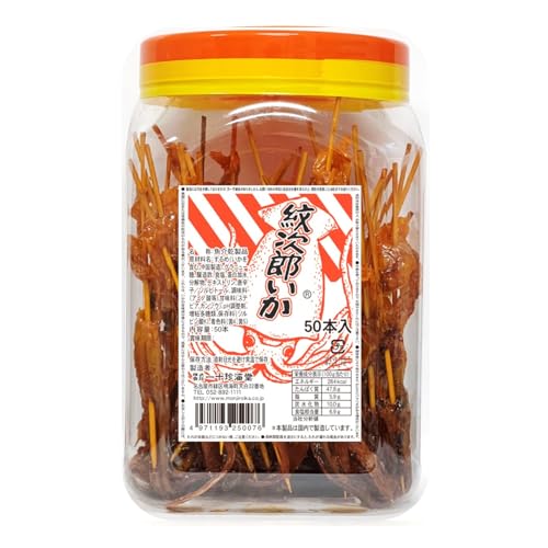 _/-/250076・紋次郎いかは1970年代に名古屋で誕生。 当時は立ち飲み屋・駄菓子屋において、愛食されていました。・アレルギー物質：いか・栄養成分（100g当たり）：エネルギー 284kcal、たんぱく質 47.8g、脂質 5.9g、炭水化物 10.0g、ナトリウム 2700mg、食塩相当量 6.9g・保存条件：直射日光の当る場所、高温多湿の場所は避けてください。・取り扱い注意事項：開封後はお早めにお召し上がりください。商品紹介 駄菓子屋の定番品。およそ半世紀、変わらぬ味とラベルデザインで愛され続けています。するめの足を食べやすく竹串に刺し、秘伝の甘辛だれで味付けをしました。 原材料・成分 するめ（いかを含む。中国製造）、グラニュー糖、醸造酢、食塩、蛋白加水分解物、デキストリン、唐辛子／ソルビトール、調味料（アミノ酸等）、甘味料（ステビア、カンゾウ）、ph調整剤、増粘多糖類、保存料（ソルビン酸K）、着色料（黄4、黄5）