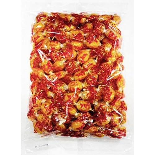 バターボール-/1キログラム (x 1)/-・Size:1キログラム (x 1)Style:バターボール・パッケージ個数:1・内容量:1kg・原材料:砂糖、水飴、バター、マーガリン、香料、パプリカ色素、乳化剤・商品サイズ(高さ×奥行×幅):330mm×30mm×220mmバターをたっぷり使用して、直火炊きで製造しました。40年以上製造している、昔懐かしい味わいのバター飴です。大きな袋にたっぷり1分のキャンデーを詰めこんだお得な業務用パックです。企業や地域のイベントで大勢に配ってもよし、数人でシェアしてもよし、個包装なので使い勝手も抜群です。