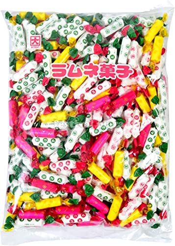 ホワイト/新商材/-・FlavorName:新商材・パッケージ個数:1・内容量:1×1袋・商品説明:甘酸っぱく口どけの良いレモン味のラムネが5粒、4種類のパッケージでひねり包装された商品です。・保存方法:直射日光、高温多湿をさけて保存してください。商品紹介 甘酸っぱく口どけの良いレモン味のラムネが5粒、4種類のパッケージでひねり包装された商品です。 原材料・成分 砂糖（国内製造）、砂糖調製品（砂糖、コーンスターチ）、コーンスターチ、ばれいしょでん粉、デキストリン/加工でん粉、酸味料（クエン酸、酒石酸)、重曹、香料