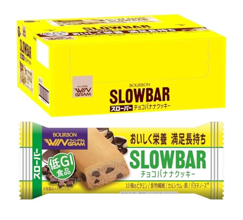 原材料:小麦粉（国内製造）、ショートニング、パラチノース、砂糖、植物油脂、バナナピューレ、全粉乳、液卵黄（卵を含む）、乳糖、　　カカオマス、バナナ濃縮果汁、ココアパウダー、食塩 ／ ソルビトール、加工デンプン（小麦由来）、グリセリン、炭酸Ca、乳化剤（大豆由来）、香料、V.E、ピロリン酸第二鉄、ナイアシン、パントテン酸Ca、酸化防止剤（ビタミンC）、V.B1、V.B2、V.B6、V.A、着色料（カロテン）、葉酸、V.D、V.B12・商品サイズ(高さx奥行x幅):5.8cm×13.5cm×14.5cm商品紹介 時間がないときにもさっと手軽に食べられて、おいしくコバラを満たしながら必要な栄養素も補給できる、「満足感（腹持ち感）」にこだわった栄養調整食品です。バナナのピューレと果汁を使用した濃厚なバナナ味のクッキーに、ザクザク食感のチョコチップを増量することでよりおいしくなりました。10種のビタミン、食物繊維、カルシウム・鉄を補給できるのに加え、砂糖と同じカロリーですがゆっくり消化吸収される糖質（パラチノースR）を配合しており、満足感（腹持ち感）が長続きします。パラチノースRは三井製糖株式会社の登録商標です。 原材料・成分 小麦粉（国内製造）、ショートニング、パラチノース、砂糖、植物油脂、バナナピューレ、全粉乳、液卵黄（卵を含む）、乳糖、　　カカオマス、バナナ濃縮果汁、ココアパウダー、食塩 ／ ソルビトール、加工デンプン（小麦由来）、グリセリン、炭酸Ca、乳化剤（大豆由来）、香料、V.E、ピロリン酸第二鉄、ナイアシン、パントテン酸Ca、酸化防止剤（ビタミンC）、V.B1、V.B2、V.B6、V.A、着色料（カロテン）、葉酸、V.D、V.B12