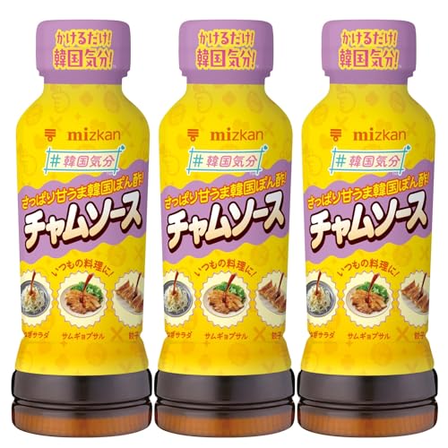 PatternName:韓国気分 チャムソース 190ml×3本・原材料：糖類（果糖ぶどう糖液糖（国内製造）、砂糖、果糖、黒糖入り砂糖液）、りんご果汁、しょうゆ（小麦・大豆を含む）、食酢（醸造酢、米酢）、食塩、かんきつ混合果汁、酵母エキス／調味料（アミノ酸等）、酸味料・商品サイズ(高さx奥行x幅):15.5cm×5.5cm×16.5cm・アレルゲン：小麦、大豆、りんご・「 チャムソース 」なら、いつもの料理にかけるだけで 韓国 風の味わいが手軽にできて、おうちで好きなだけ 韓国気分 を楽しむことができます。・本場韓国で親しまれる甘酸っぱいたれ「 チャムソース 」の風味と 肉料理 との相性から着想を得て、 ぽん酢 ならではの 柑橘 のさっぱり感を絶妙にブレンド。韓国特有の“クセになる甘さ”と酸味と柑橘の“さっぱりとした後味”のバランスで、飽きずに何度も食べたくなる味わいに仕上げました。本場の魅力を 日本 の食卓に馴染む形で、 焼肉 や 玉ねぎサラダ 、 餃子 など、いつもの料理にかけるだけで、おうちで気軽に韓国気分が楽しめます。商品紹介 「チャムソース」なら、いつもの料理にかけるだけで韓国風の味わいが手軽にできて、おうちで好きなだけ韓国気分を楽しむことができます。本場韓国で親しまれる甘酸っぱいたれ「チャムソース」の風味と肉料理との相性から着想を得て、ぽん酢ならではの柑橘のさっぱり感を絶妙にブレンド。韓国特有の“クセになる甘さ”と酸味と柑橘の“さっぱりとした後味”のバランスで、飽きずに何度も食べたくなる味わいに仕上げました。本場の魅力を日本の食卓に馴染む形で、焼肉や玉ねぎサラダ、餃子など、いつもの料理にかけるだけで、おうちで気軽に韓国気分が楽しめます。 原材料・成分 糖類（果糖ぶどう糖液糖（国内製造）、砂糖、果糖、黒糖入り砂糖液）、りんご果汁、しょうゆ（小麦・大豆を含む）、食酢（醸造酢、米酢）、食塩、かんきつ混合果汁、酵母エキス／調味料（アミノ酸等）、酸味料