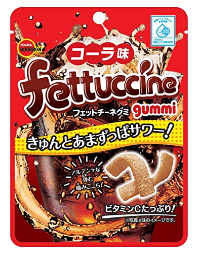 -/Pack of 1/-・Size:Pack of 1・原材料:砂糖（国内製造、タイ製造）、水飴、ゼラチン、レモン濃縮果汁、ライム濃縮果汁、しょうが粉末、シナモン粉末/酸味料、ソルビトール、炭酸カルシウム、着色料（カラメル）、香料、ビタミンC、ゲル化剤（ペクチン）、乳化剤・商品サイズ(高さx奥行x幅):13.5cm×19.4cm×11.5cm商品紹介 フェットチーネグミの大きな特徴である「すっぱいパウダー」の酸味質の改善を行い、よりフルーティーでサワーな甘酸味を表現しました。また、グミ生地についてもライム果汁を配合することで、キレのあるドライなコーラの味わいに仕上げました。アルデンテな噛み心地ときゅんとあまずっぱパウダーの甘酸っぱいコーラ味をお楽しみください。子どもから大人まで幅広い世代に愛されている定番フレーバーです。 原材料・成分 砂糖（国内製造、タイ製造）、水飴、ゼラチン、レモン濃縮果汁、ライム濃縮果汁、しょうが粉末、シナモン粉末/酸味料、ソルビトール、炭酸カルシウム、着色料（カラメル）、香料、ビタミンC、ゲル化剤（ペクチン）、乳化剤