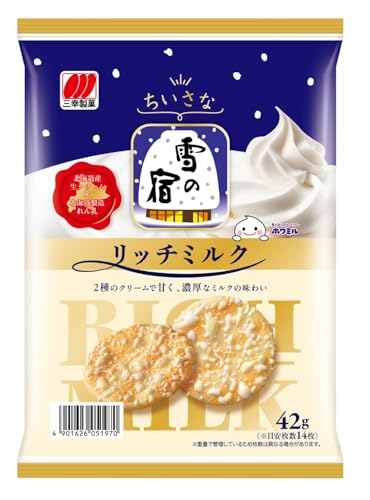 原材料:米（米国産、豪州産、その他）、砂糖、植物油脂、食塩、乳糖、ホエイパウダー（乳成分を含む）、ゼラチン、乳等を主要原料とする食品、油脂加工品、生クリーム、脱脂濃縮乳、たんぱく加水分解物（大豆を含む）、脱脂粉乳、デキストリン、乳糖果糖オリゴ糖、粉末しょうゆ（小麦を含む）、乳たんぱく、加糖練乳／加工でん粉、植物レシチン、調味料（アミノ酸等）、香料、甘味料（ステビア）、酸化防止剤（ローズマリー抽出物）、着色料（カラメル、カロチン）、増粘多糖類・商品サイズ(高さx奥行x幅):21.5cm×4.5cm×17cm商品紹介 お試ししやすい食べきりパックの雪の宿です。北海道産生クリームと北海道製造れん乳を使用したWクリーム蜜掛けで仕上げました。通常品よりも贅沢なミルクの甘さとコクのある味わいをお楽しみいただけます。●三幸製菓は、「雪の宿」「ぱりんこ」「チーズアーモンド」「新潟仕込み」「粒より小餅」「丸大豆せんべい」など、多くのロングセラー商品を製造している新潟のおせんべいメーカーです。 原材料・成分 米（米国産、豪州産、その他）、砂糖、植物油脂、食塩、乳糖、ホエイパウダー（乳成分を含む）、ゼラチン、乳等を主要原料とする食品、油脂加工品、生クリーム、脱脂濃縮乳、たんぱく加水分解物（大豆を含む）、脱脂粉乳、デキストリン、乳糖果糖オリゴ糖、粉末しょうゆ（小麦を含む）、乳たんぱく、加糖練乳／加工でん粉、植物レシチン、調味料（アミノ酸等）、香料、甘味料（ステビア）、酸化防止剤（ローズマリー抽出物）、着色料（カラメル、カロチン）、増粘多糖類