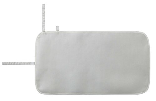 マルチ/W72×D40cm/YJ78108・PatternName:くるくるマット アルミ・パッケージ個数:1・サイズ(約):【掛け面】W72×D40 【収納時】W6×D6×H40cm(取っ手含まず)・本体重量(約):65g・掛け面:綿・ポリエステル、裏面:ポリウレタンフォーム・原産国:中国さっと広げて、朝の急なアイロン掛けに最適です。 簡単に広げてアイロンマットに早変わりします。 アイロン掛け後は巻物のようにくるくる丸めて、面ファスナーで留めるだけの簡単に収納できます。 小さく丸めて、出張や旅行先にも手軽の持ち歩きできます。 面ファスナーで留められるフックが付いているので、クローゼットのポールに直接ぶら下げられます。 掛け面はアルミコーティングを施していますので、熱反射率が数段アップ 両面加熱の効果で熱効率が良く、スムーズなアイロン掛けができます。 耐久性に優れており、焦げにくく、たいへん丈夫で長持ちします。 *ご使用の際はテーブルや床面を傷める恐れがあるため、必ず製品の下にタオル等を敷いてご使用ください。