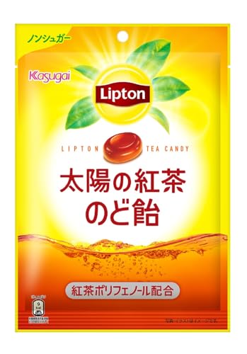 原材料:還元麦芽糖水あめ（国内製造）、紅茶エキス、紅茶エキスパウダー、マルチトール、ハーブエキス／香料、チャ抽出物、（一部に大豆を含む）・商品サイズ(高さx奥行x幅):5.5cm×39cm×23.5cm商品紹介 紅茶ポリフェノール配合！世界No 1お茶ブランドリプトン監修の、太陽をたっぷり浴びた茶葉から作った紅茶エキスパウダーを使用したノンシュガー紅茶のど飴です。のどケアやちょっとした小腹みたし、職場でのちょっとしたおやつにも最適です。この機会に是非、ご賞味ください。 原材料・成分 還元麦芽糖水あめ（国内製造）、紅茶エキス、紅茶エキスパウダー、マルチトール、ハーブエキス／香料、チャ抽出物、（一部に大豆を含む）