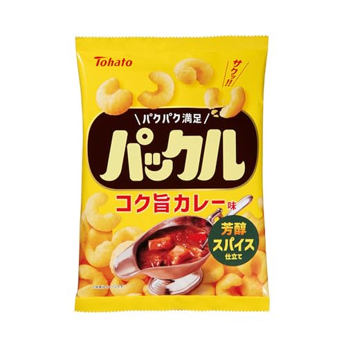 スナック菓子商品紹介 パックっと食べやすいクルッとした形で、頬張りやすく満足感のあるスナック。サクッと軽い食感なのにしっかりした食べごたえのあるコーンスナックです。りんご果汁パウダー、20種の香辛料を使用した風味豊かな味わい。出汁原料として、かつおエキスパウダー、昆布エキスパウダーを使用したコクと旨みのある後ひくおいしさです。 原材料・成分 コーングリッツ（国内製造）、植物油脂、カレー風味パウダー（砂糖、食塩、香辛料、オニオンパウダー、ビーフエキスパウダー）／調味料（アミノ酸等）、香料、卵殻Ca、甘味料（スクラロース）、香辛料抽出物、（一部に卵・小麦・ごま・牛肉・大豆・豚肉を含む）