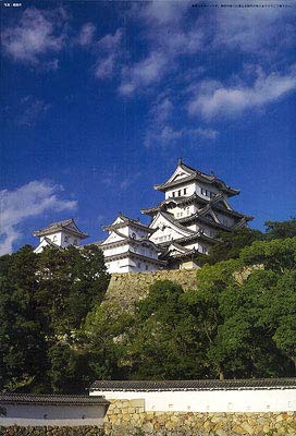 組み立て姫路城/10.59インチ (W) x 15インチ (L) x 2.64インチ (H)/4968728500560・パッケージ個数:1・組み立て、塗装が必要なプラモデル。別途、工具、塗料等が必要。江戸時代に建てられた天守閣が現存する世界遺産!大天守閣、小天守閣、渡り櫓、腰曲輪、折廻櫓、トの一門、二の櫓、水の一門、二門など再現しました。