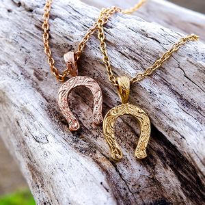 ハワイアン ジュエリー ステンレス ネックレス 送料無料 シルバー イエローゴールド ピンクゴールド アクセサリー 馬蹄 スクロール レディース メンズ ギフト...