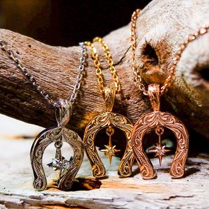 ハワイアン ジュエリー ネックレス ステンレス 送料無料 ホースシュー キュービックジルコニア スクロール イエローゴールド ピンクゴールド シルバー ペア ア...