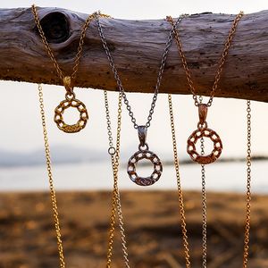 ハワイアン ジュエリー ステンレス ネックレス 送料無料 シルバー イエローゴールド ピンクゴールド アクセサリー サークル 波 スクロール レディース メンズ...