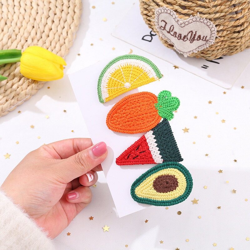 SIQUK 12 セット フェイスジュエル 夜光フェイスジェム 発光マーメイド 一時的タトゥーステッカー アクリルフェイスクリスタルステッカー パーティーレイブフェスティバル用 SIQUK 12 Sets Face Jewels Noctilucent Face Gems Luminous Mermaid Temporary