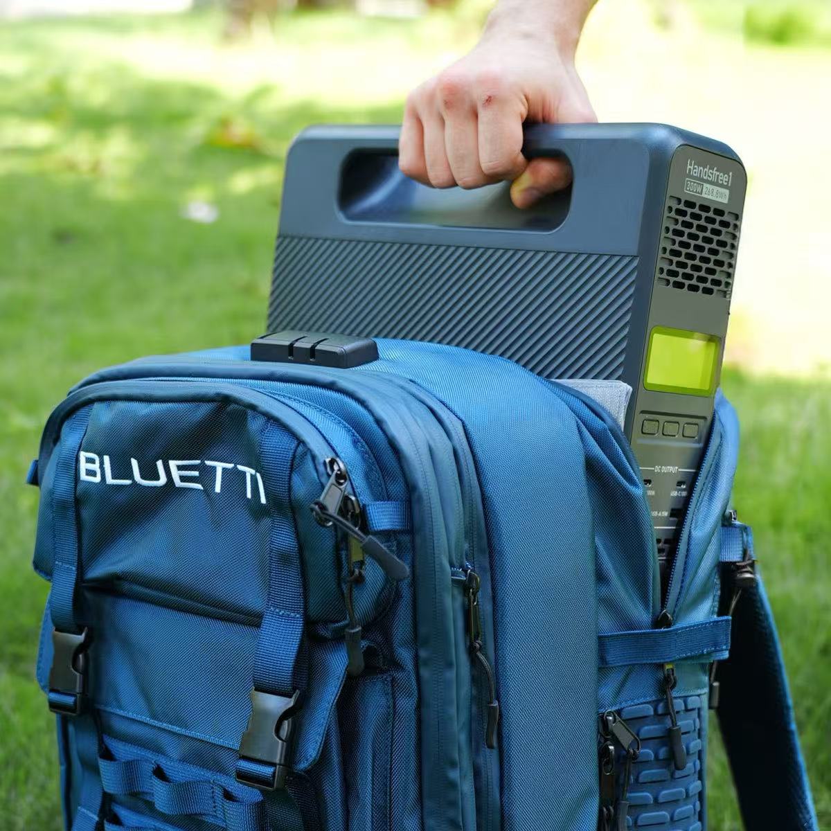 BLUETTI Handsfree 1 バックパックポータブル電源 【Handsfree 1 +BluePack1】 42L,出力300W,容量268.8Wh 災害 長時間停電 震災 防災 避難 BCP対策 非常時【メーカー直輸入】