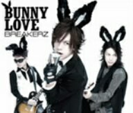 BREAKERZ／BUNNY　LOVE／REAL　LOVE　2010（初回限定盤A）（DVD付）