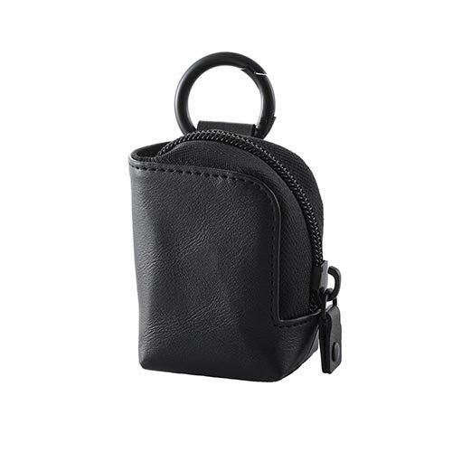 ↑↑↑正確な在庫状況は上記バナー「在庫状況を確認する」をクリックして頂き、必ずご確認ください。&nbsp;&nbsp;■ワイヤレスイヤホンの携帯に便利なコンパクトポーチです。持ち運び時にイヤホンが飛び出し紛失することを防ぎます。■※内寸と収納できるワイヤレスイヤホンの外寸は異なる場合がございます。詳しくはエレコムホームページの対応表でご確認ください。■テカりを抑えた薄いシボ入りのソフトレザーを使用。傷にも強い素材です。■L字ファスナーになっており、口が大きく開くためイヤホンをサッと取り出すことが可能です。TWSEP23LSBK外寸:幅約55mm×奥行約45mm×高さ約75mm ※カラビナ含まず参考収納寸法:幅約44mm×奥行約34mm×高さ約63mmカラー:ブラック材質:合成皮革、ポリエステル、亜鉛合金重量:約26gワイヤレスイヤホンの携帯に便利なコンパクトポーチ