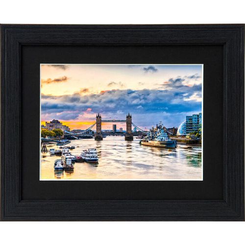 ↑↑↑正確な在庫状況は上記バナー「在庫状況を確認する」をクリックして頂き、必ずご確認ください。&nbsp;&nbsp;■フラットなフレームでどのような写真にもマッチする、使いやすい木製額縁。■写真を引き立てるシンプルなデザインで、シチュエー...