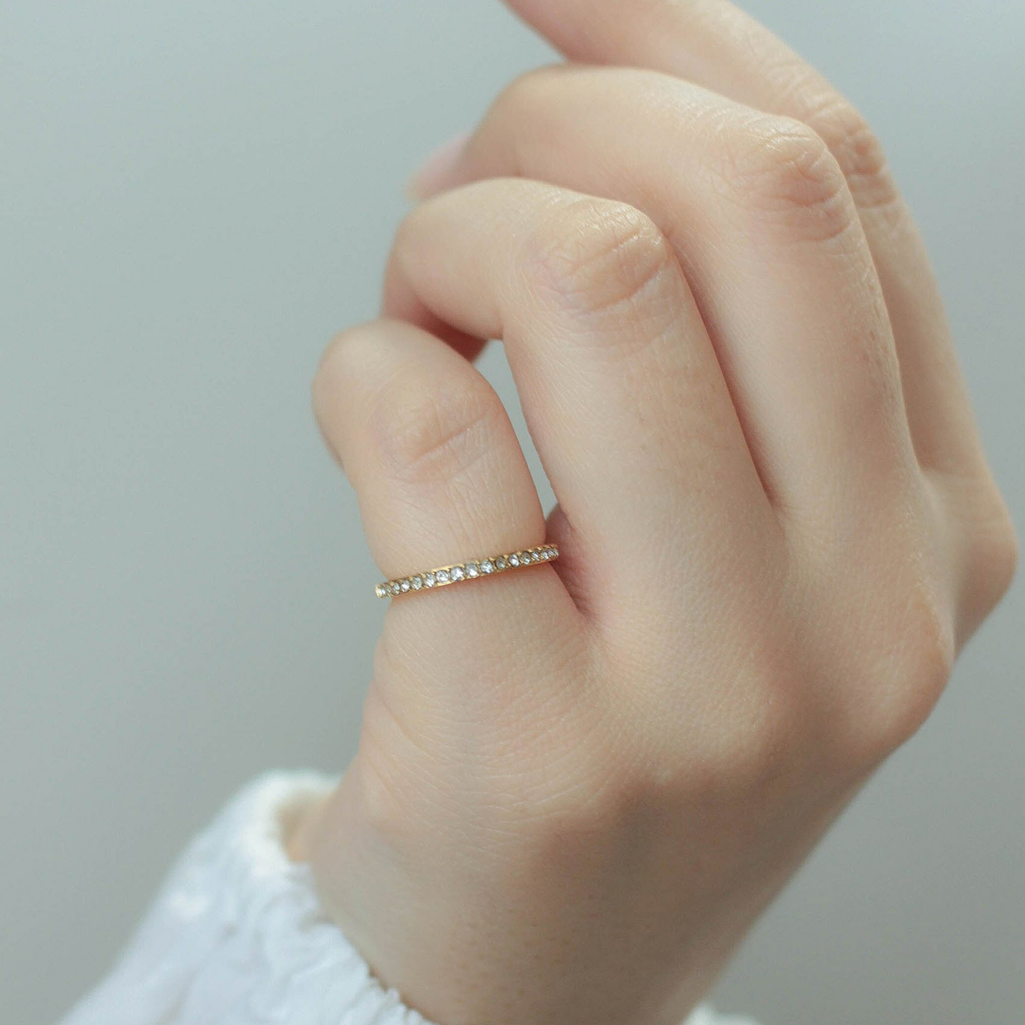 ハーフエタニティピンキーリング｜極細 エタニティ 指輪 ピンキー リング おしゃれ サージカル ステンレス シンプル 華奢 つけっぱなし 重ね着け 金アレ 対応 316L 変色 しづらい 大人可愛い 高見え エビネ ゴールド シルバー ピンクゴールド