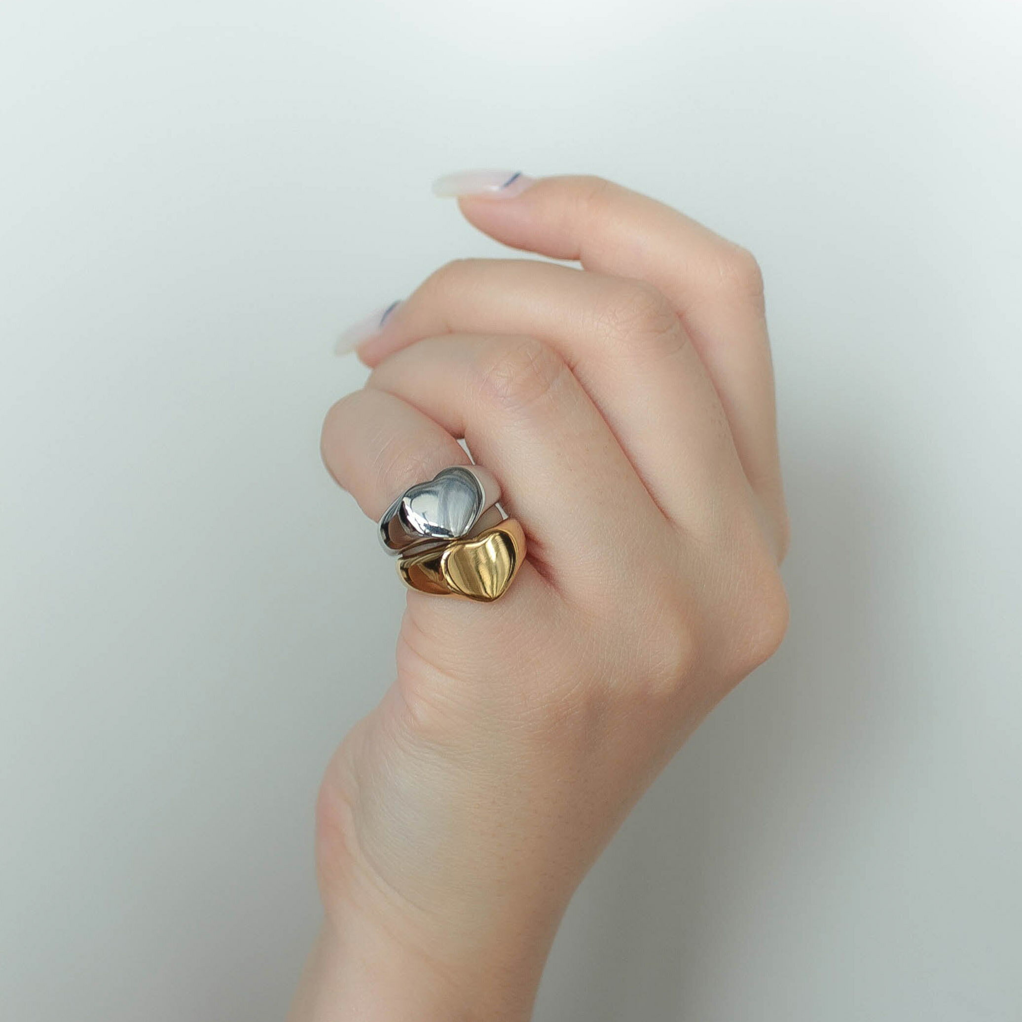 ハートシグネットピンキーリング｜指輪 ピンキー リング ハート おしゃれ サージカル ステンレス レディース シンプル 華奢 つけっぱなし 金アレ 対応 316L 変色 しづらい 大人可愛い 高見え