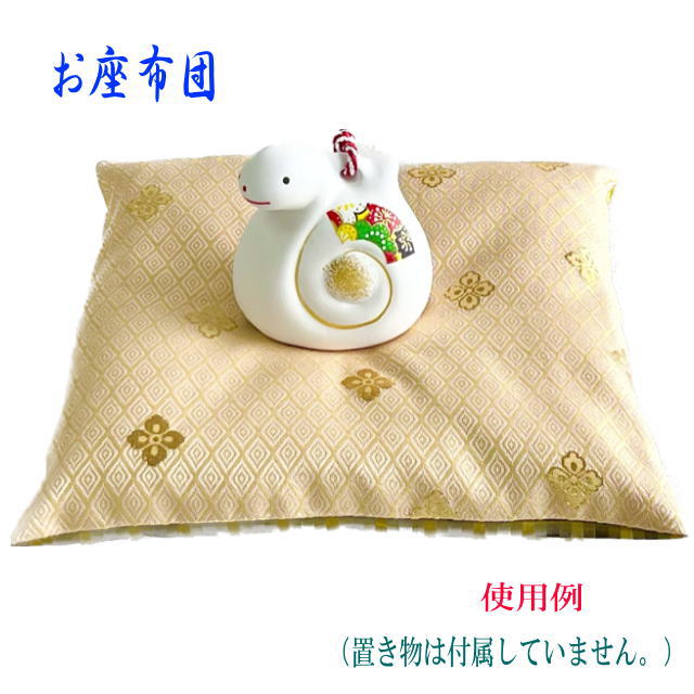 Rakuten - 座布団　金襴　宝物 飾る座布団 　日本製　あなたの宝物を飾ってください 　大切なもの 置き物用座布団1枚 　金　菱形　(横23センチ　縦20センチ　厚3センチ）お宝　座布団　15