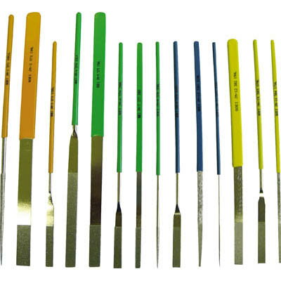 ↑↑↑正確な在庫状況は上記バナー「在庫状況を確認する」をクリックして頂き、必ずご確認ください。&nbsp;&nbsp;&nbsp;■各種金型の仕上げ・修正・R取りなどに必要な形状の合金に適正な粒度のダイヤモンドを独自の電着技術でヤスリ合金に強固に配列させたグレードの高い商品です。■厳密な素材管理によって、高精度・高強固・シャープなエッジのヤスリを提供いたします。■ヤスリのグリップに商JM1●形状:丸(φ)4●全長(mm):200●刃長(mm):70●柄の形状:丸(φ4.6mm)●粒度(#):140材質仕上・炭素工具鋼注意力を入れずに使用してください。目づまり時は灯油などを使い、ブラシで洗ってください。※メーカーの都合により、パッケージ・仕様等は予告なく変更になる場合がございます。各種金型の仕上げ・修正・R取り・各種刃物研削など、硬質脆性材料の研削に最適。