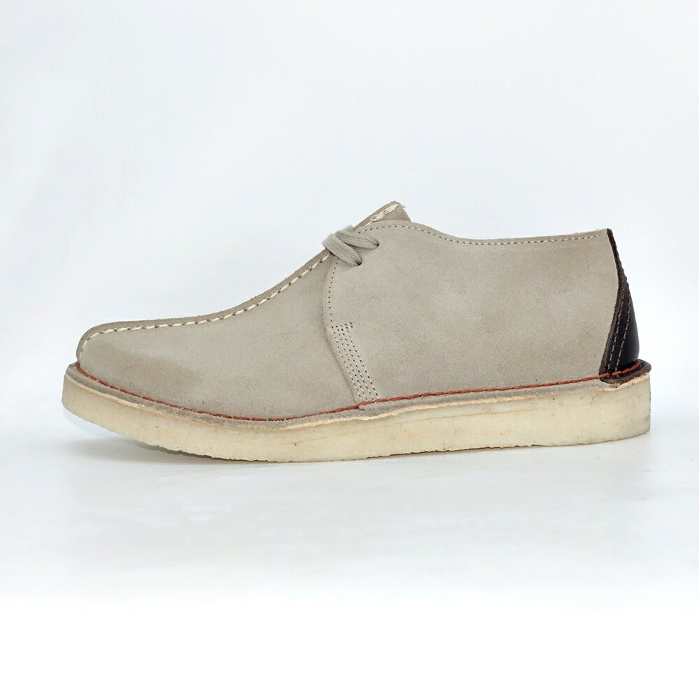 商品詳細CLARKS DESERT TREK クラークス デザート トレック ブーツ ■ブランド：CLARKS■品番：14314998414■カラー：BEIGE/ベージュ■状態：全体的に美品ですが、アッパー部薄汚れ有■付属品：無■年代：-■サイズ(約cm)：メジャー採寸の為、若干の誤差が生じる場合がございます。SIZE27.0cmご注意●お色味について、極力実物に近くなるよう撮影を心掛けておりますが、ご使用のモニター環境等により、実際のお色味と多少異なる場合がございます。●商品チェックについて、確認には、細心の注意を払っておりますが、初期傷や劣化、保管時の小傷等がある場合がございます。 あくまでもUSED品となっておりますので神経質な方のご購入はお控え下さい。●当店の商品は実店舗でも販売しております。お買い上げ頂いた商品が品切れになってしまう場合がございます。ご迷惑をおかけ致しますが、予めご了承ください。●返品・交換について、不良品以外の返品、交換はお受け致しかねますので サイズ、状態などよくお確かめの上、ご購入下さい。この商品のお問い合わせ先UNION3 大名店■ 福岡県福岡市中央区大名1丁目10番20号ベイシック大名1F■ 092-737-8997