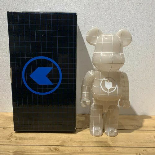 商品詳細MEDICOM TOY BE@RBRICK NORT BLUE GLOW IN THE DARK 400% 2008年 メディコムトイ ベアブリック ノートになります。■ブランド：MEDICOM TOY■品番■カラー：蓄光■付属品：箱■状態：2008年のアイテムになります。良好品になります。画像にてご確認ください。■サイズ(約cm)：メジャー採寸の為、若干の誤差が生じる場合がございます。SIZE280mmご注意●お色味について、極力実物に近くなるよう撮影を心掛けておりますが、ご使用のモニター環境等により、実際のお色味と多少異なる場合がございます。●商品チェックについて、確認には、細心の注意を払っておりますが、初期傷や劣化、保管時の小傷等がある場合がございます。 あくまでもUSED品となっておりますので神経質な方のご購入はお控え下さい。●当店の商品は実店舗でも販売しております。お買い上げ頂いた商品が品切れになってしまう場合がございます。ご迷惑をおかけ致しますが、予めご了承ください。●返品・交換について、不良品以外の返品、交換はお受け致しかねますので サイズ、状態などよくお確かめの上、ご購入下さい。この商品のお問い合わせ先UNION3 心斎橋店■ 大阪府大阪市中央区西心斎橋1-4-17■ 06-4256-3081