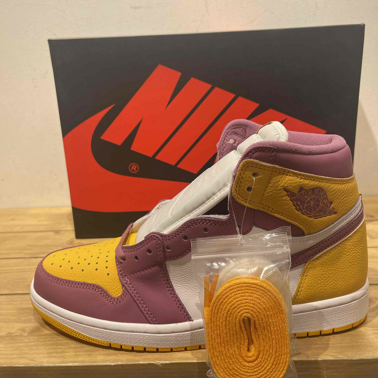 NIKE 22ss AIR JORDAN 1 RETRO HIGH OG BROTHERHOOD 28cm 555088-706 ナイキ エアジョーダンワンレトロハイ ブラザーフッド スニーカー 心斎橋【中古】