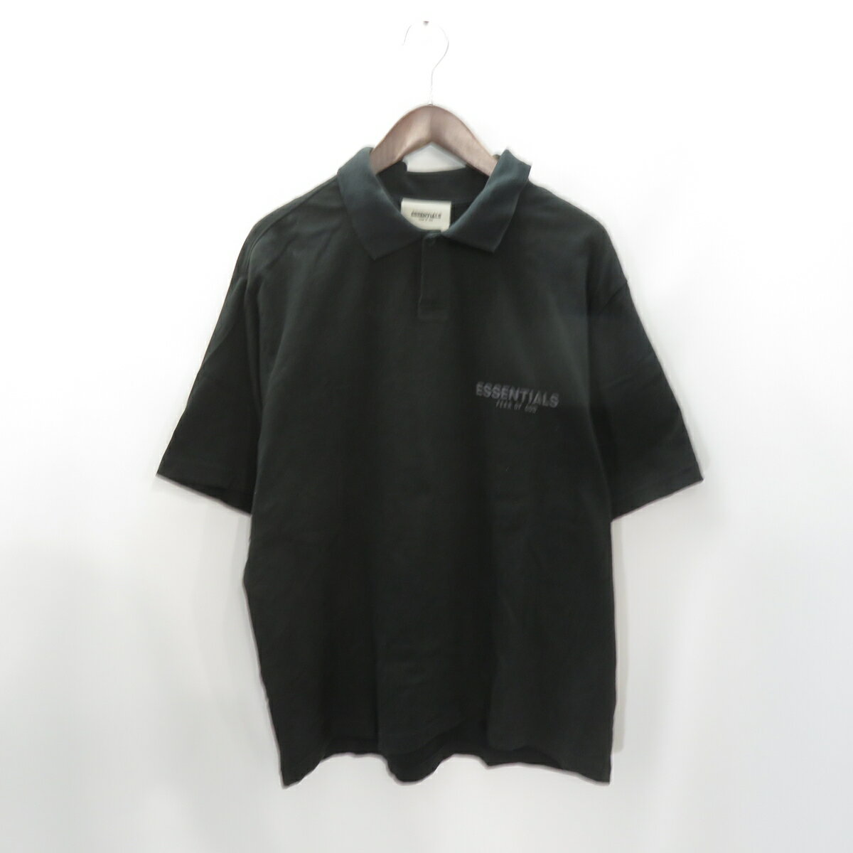 乐天商城 - ESSENTIALS by FEAR OF GOD LOGO S/S POLO BLACK SIZE S エッセンシャルズ バイ フィア オブ ゴッド ロゴ ポロシャツ ブラック 大名店【中古】