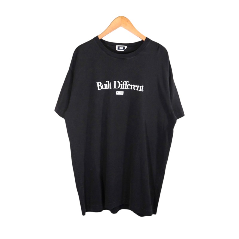 KITH NYC 25ss BUILT DIFFERENT TEE BLACK サイズL キスニューヨークシティビルト ディッファレント Tシャツ トップス 大名店