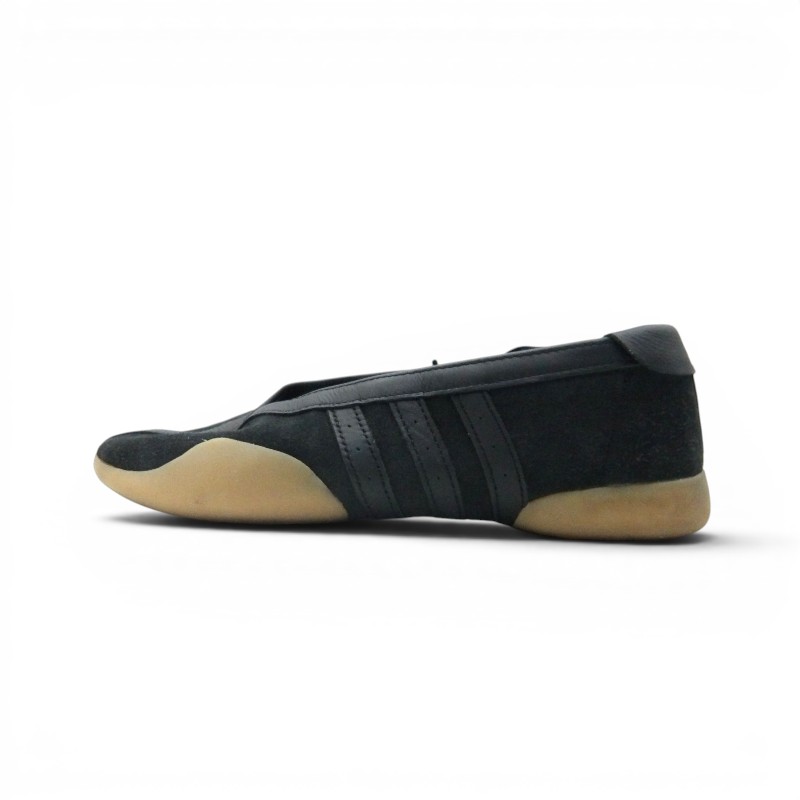 商品詳細 アディダス テコンドー メイ バレー シューズ スニーカー■ブランド：ADIDAS■品番：JQ0669■カラー：ブラック■参考価格：-■付属品：箱・シューレース・ピン■状態：アウトソールに多少の汚れがございます。その他特記すべき傷、汚れなどありません。■サイズ(約cm)：メジャー採寸の為、若干の誤差が生じる場合がございます。SIZE24.5cmご注意●お色味について、極力実物に近くなるよう撮影を心掛けておりますが、ご使用のモニター環境等により、実際のお色味と多少異なる場合がございます。●商品チェックについて、確認には、細心の注意を払っておりますが、初期傷や劣化、保管時の小傷等がある場合がございます。 あくまでもUSED品となっておりますので神経質な方のご購入はお控え下さい。●当店の商品は実店舗でも販売しております。お買い上げ頂いた商品が品切れになってしまう場合がございます。ご迷惑をおかけ致しますが、予めご了承ください。●返品・交換について、不良品以外の返品、交換はお受け致しかねますので サイズ、状態などよくお確かめの上、ご購入下さい。この商品のお問い合わせ先UNION3 大名店■ 福岡県福岡市中央区大名1丁目10番20号ベイシック大名1F■ 092-737-8997