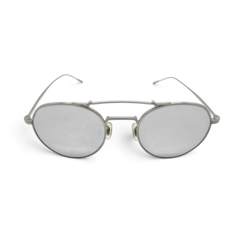 商品詳細オリバーピープルズ レイモント シルバー サングラス メガネ ■ブランド：OLIVER PEOPLES■品番：OV1309ST■カラー：シルバー■参考価格：¥64,090-■付属品：ケース・袋■状態：レンズに多少の小傷がございます。その他特記すべき傷、汚れなどありません。■サイズ(約cm)：メジャー採寸の為、若干の誤差が生じる場合がございます。SIZE高さ幅テンプル-4.71214.5-ご注意●お色味について、極力実物に近くなるよう撮影を心掛けておりますが、ご使用のモニター環境等により、実際のお色味と多少異なる場合がございます。●商品チェックについて、確認には、細心の注意を払っておりますが、初期傷や劣化、保管時の小傷等がある場合がございます。 あくまでもUSED品となっておりますので神経質な方のご購入はお控え下さい。●当店の商品は実店舗でも販売しております。お買い上げ頂いた商品が品切れになってしまう場合がございます。ご迷惑をおかけ致しますが、予めご了承ください。●返品・交換について、不良品以外の返品、交換はお受け致しかねますので サイズ、状態などよくお確かめの上、ご購入下さい。この商品のお問い合わせ先UNION3 大名店■ 福岡県福岡市中央区大名1丁目10番20号ベイシック大名1F■ 092-737-8997