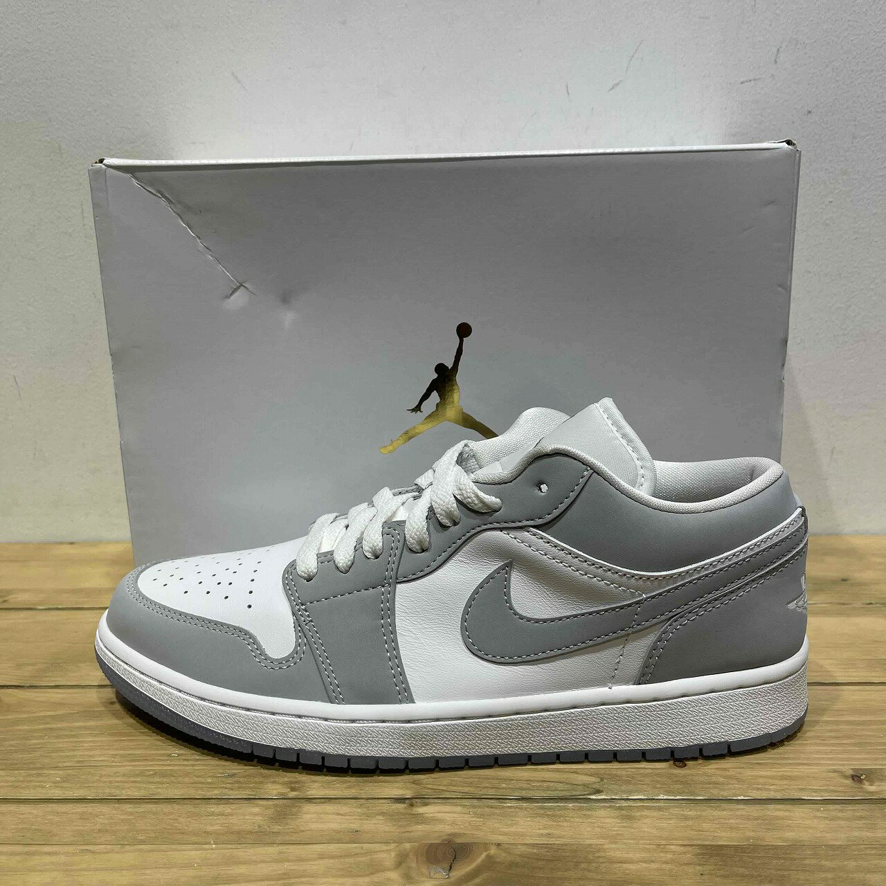 NIKE WMNS AIR JORDAN1 LOW WOLF GREY 26.5cm DC0774-105 ナイキ エアジョーダン 1 ロー ウルフグレー スニーカー 心斎橋店【中古】