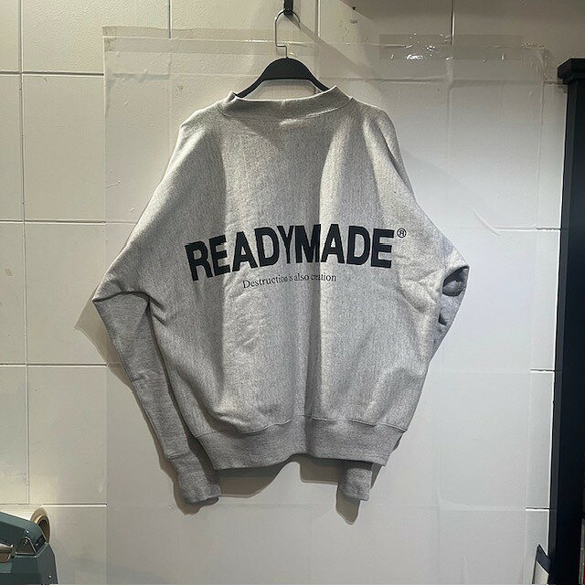 商品詳細READYMADE 23aw M-NECK SWT SMILE Size-XL RE-CO-GY-00-00-246になります。■ブランド：READYMADE■品番：RE-CO-GY-00-00-246■カラー：グレー■付属品：無し■状態：USED品になります。画像にてご確認下さい。■定価■サイズ(約cm)：メジャー採寸の為、若干の誤差が生じる場合がございます。サイズ肩幅身幅着丈袖丈表記XL72736762cmご注意●お色味について、極力実物に近くなるよう撮影を心掛けておりますが、ご使用のモニター環境等により、実際のお色味と多少異なる場合がございます。●商品チェックについて、確認には、細心の注意を払っておりますが、初期傷や劣化、保管時の小傷等がある場合がございます。 あくまでもUSED品となっておりますので神経質な方のご購入はお控え下さい。●当店の商品は実店舗でも販売しております。お買い上げ頂いた商品が品切れになってしまう場合がございます。ご迷惑をおかけ致しますが、予めご了承ください。●返品・交換について、不良品以外の返品、交換はお受け致しかねますので サイズ、状態などよくお確かめの上、ご購入下さい。この商品のお問い合わせ先UNION3 南堀江店■ 大阪府大阪市西区南堀江1丁目14－17 レゴ南堀江1F■ 06-7709-3032