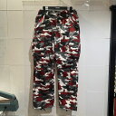 商品詳細Supreme 21ss Cargo Pant Red Camo 32インチ シュプリーム レッドカモカーゴパンツになります。■ブランド：SUPREME■品番■カラー：RED CAMO■付属品：タグ■状態：良好品になります。画像にてご確認下さい。■定価■サイズ(約cm)：メジャー採寸の為、若干の誤差が生じる場合がございます。サイズウエストモモ幅すそ幅股上股下32423124.52773ご注意●お色味について、極力実物に近くなるよう撮影を心掛けておりますが、ご使用のモニター環境等により、実際のお色味と多少異なる場合がございます。●商品チェックについて、確認には、細心の注意を払っておりますが、初期傷や劣化、保管時の小傷等がある場合がございます。 あくまでもUSED品となっておりますので神経質な方のご購入はお控え下さい。●当店の商品は実店舗でも販売しております。お買い上げ頂いた商品が品切れになってしまう場合がございます。ご迷惑をおかけ致しますが、予めご了承ください。●返品・交換について、不良品以外の返品、交換はお受け致しかねますので サイズ、状態などよくお確かめの上、ご購入下さい。この商品のお問い合わせ先UNION3 南堀江店■ 大阪府大阪市西区南堀江1丁目14－17 レゴ南堀江1F■ 06-7709-3032